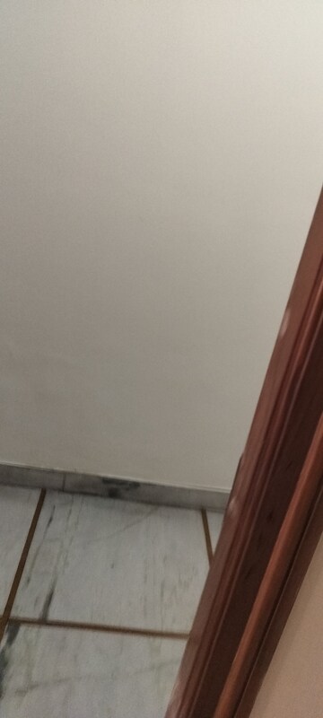Room in 3 BHK Independent House at RWA Apartments Sector 50, Sector 50 – for Rent