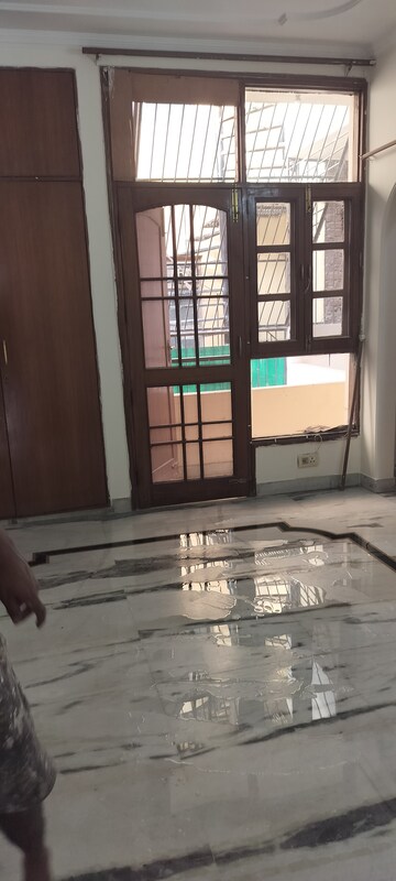 Room in 3 BHK Independent House at RWA Apartments Sector 50, Sector 50 – for Rent