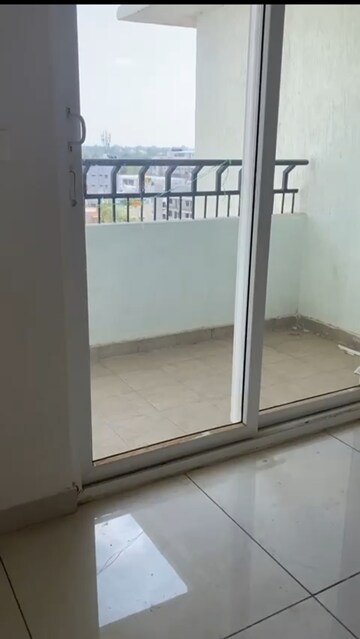 Room in 2 BHK Apartment at Prestige Lakeside Habitat, Varthur – for Rent