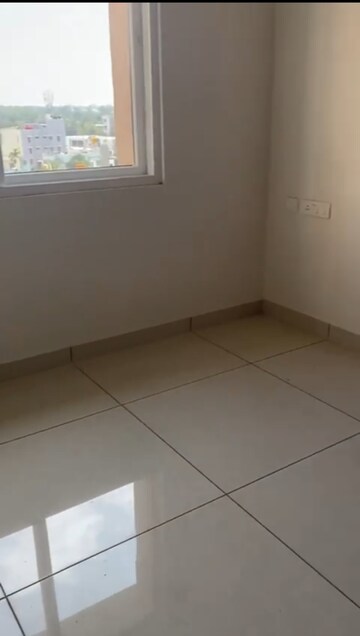 Room in 2 BHK Apartment at Prestige Lakeside Habitat, Varthur – for Rent