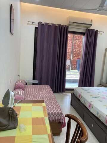 Room in 3 BHK Builder Floor at Gupta Awas, Sector 43 – for Rent