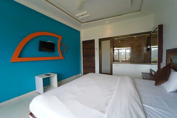 Room in 3 BHK Villa at Dhankawadi – for Rent