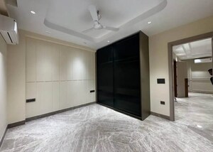 Room in 4 BHK Builder Floor at Sector 51 – for Sale