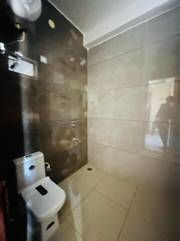 Bathroom in 1 BHK Builder Floor at Sector 46 – for Rent