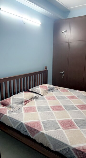 Bedroom in 3 BHK Builder Floor at Sector 40 – for Rent