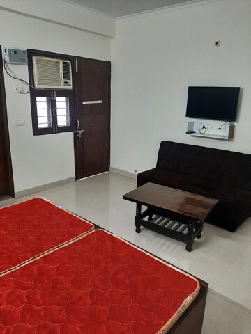 Bedroom in 3 BHK Builder Floor at Sector 40 – for Rent