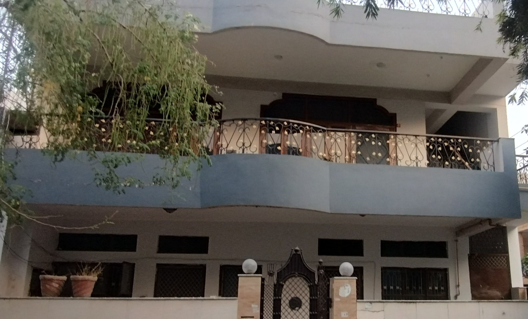 4 BHK + Pooja Room,Servant Room,Study Room,Extra Room 155 Sq.Mt. Independent House in RWA Apartments Sector 20