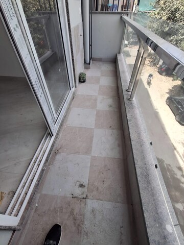 Balcony in Studio Builder Floor at Sector 38 – for Rent