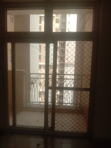 Room in 3 BHK Apartment at Mahagun Mywoods, Sector 16c Greater Noida – for Rent
