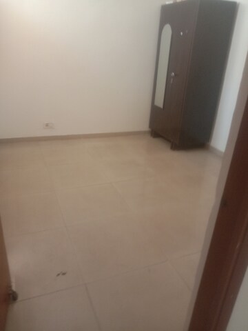 Room in 3 BHK Apartment at Mahagun Mywoods, Sector 16c Greater Noida – for Rent
