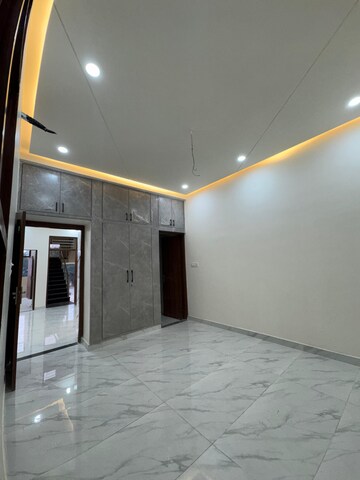 Room in 3 BHK Villa at Kalwar Road – for Sale