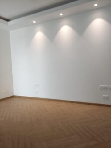 Room in 4 BHK Builder Floor at Vasant Vihar – for Rent