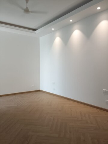 Room in 4 BHK Builder Floor at Vasant Vihar – for Rent