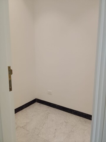 Room in 4 BHK Builder Floor at Vasant Vihar – for Rent