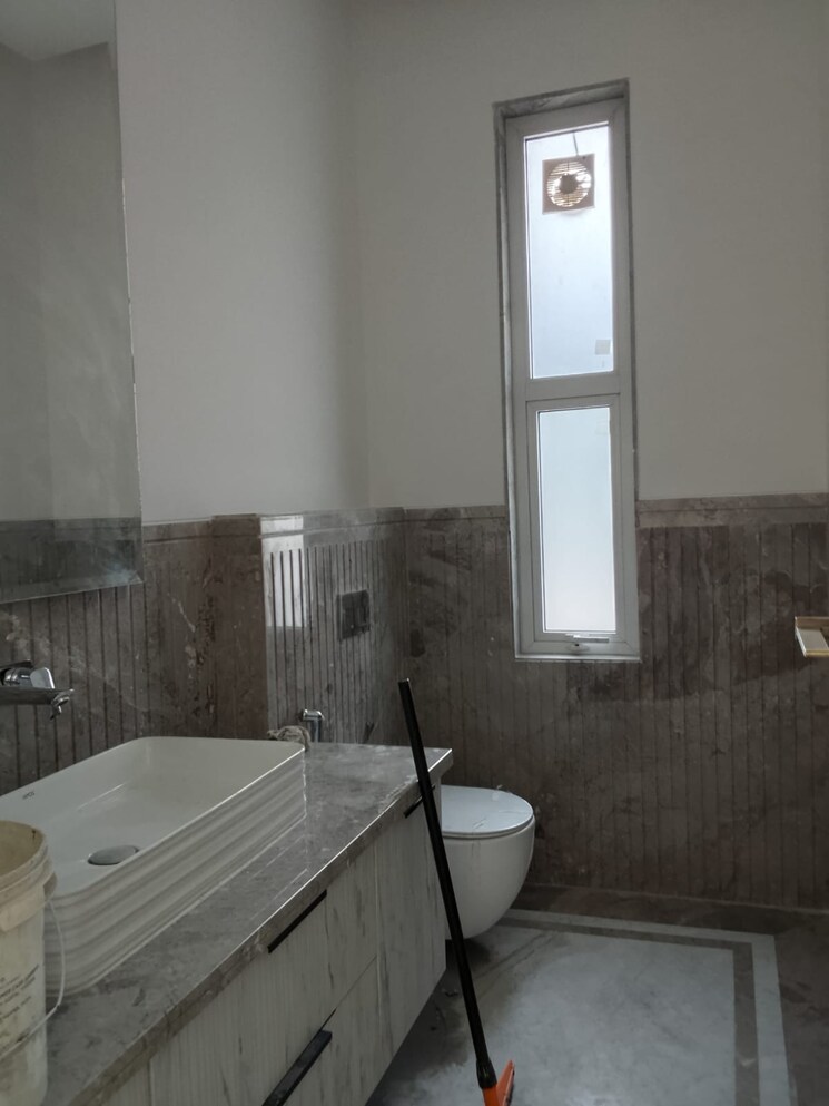 Attached Bathroom, vasant vihar 4 Bedroom 400 Sq.Yd. Builder Floor In Vasant Vihar Delhi 8516701