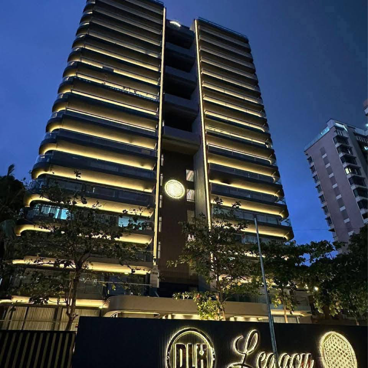 6 BHK 2600 Sq.Ft. Apartment in DLH Legacy