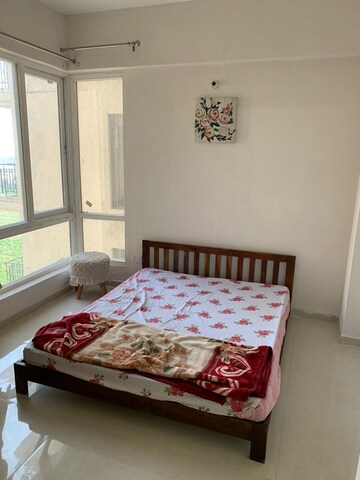 Room in 2 BHK Apartment at Signature Global Orchard Avenue, Sector 93 – for Rent