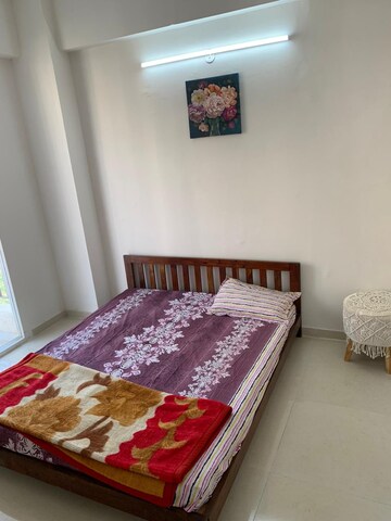 Room in 2 BHK Apartment at Signature Global Orchard Avenue, Sector 93 – for Rent