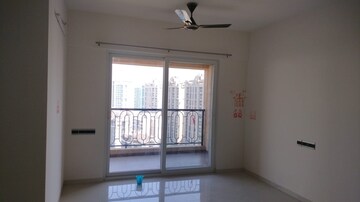 Room in 2 BHK Apartment at Nyati Evolve 1, Magarpatta City – for Rent