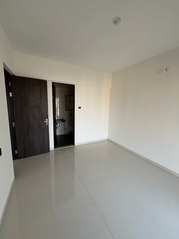 Room in 2 BHK Apartment at Nyati Evolve 1, Magarpatta City – for Rent
