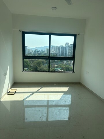 Room in 2 BHK Apartment at Kalpataru Immensa, Kolshet Road – for Rent