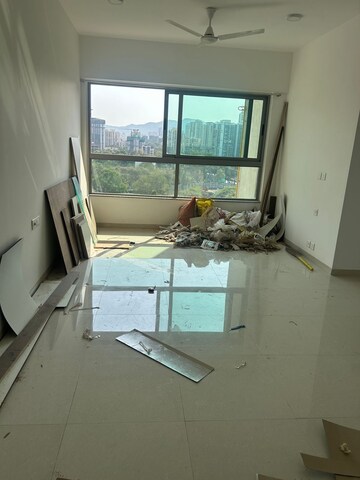Room in 2 BHK Apartment at Kalpataru Immensa, Kolshet Road – for Rent