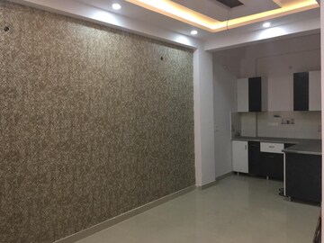 Room in 3 BHK Builder Floor at Deep Homes Sector 73, Sector 73 – for Rent