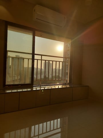 Room in 3 BHK Apartment at Mayfair Housing Akshay, Andheri West – for Rent