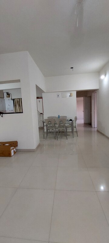 Room in 2 BHK Apartment at Om The Hillside, Bavdhan – for Rent