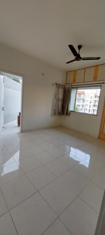 Room in 2 BHK Apartment at Om The Hillside, Bavdhan – for Rent