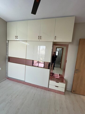 Room in 3 BHK Apartment at Emaar The Palm Drive-The Sky Terraces, Sector 66 – for Sale