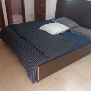 Bedroom in 3 BHK Apartment at Sector 21 – for Rent