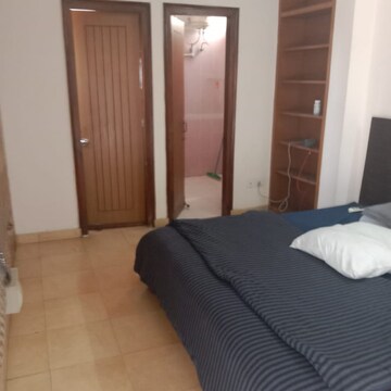 Room in 3 BHK Apartment at Sector 21 – for Rent