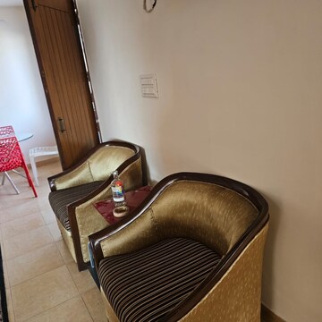 Room in 3 BHK Apartment at Sector 21 – for Rent
