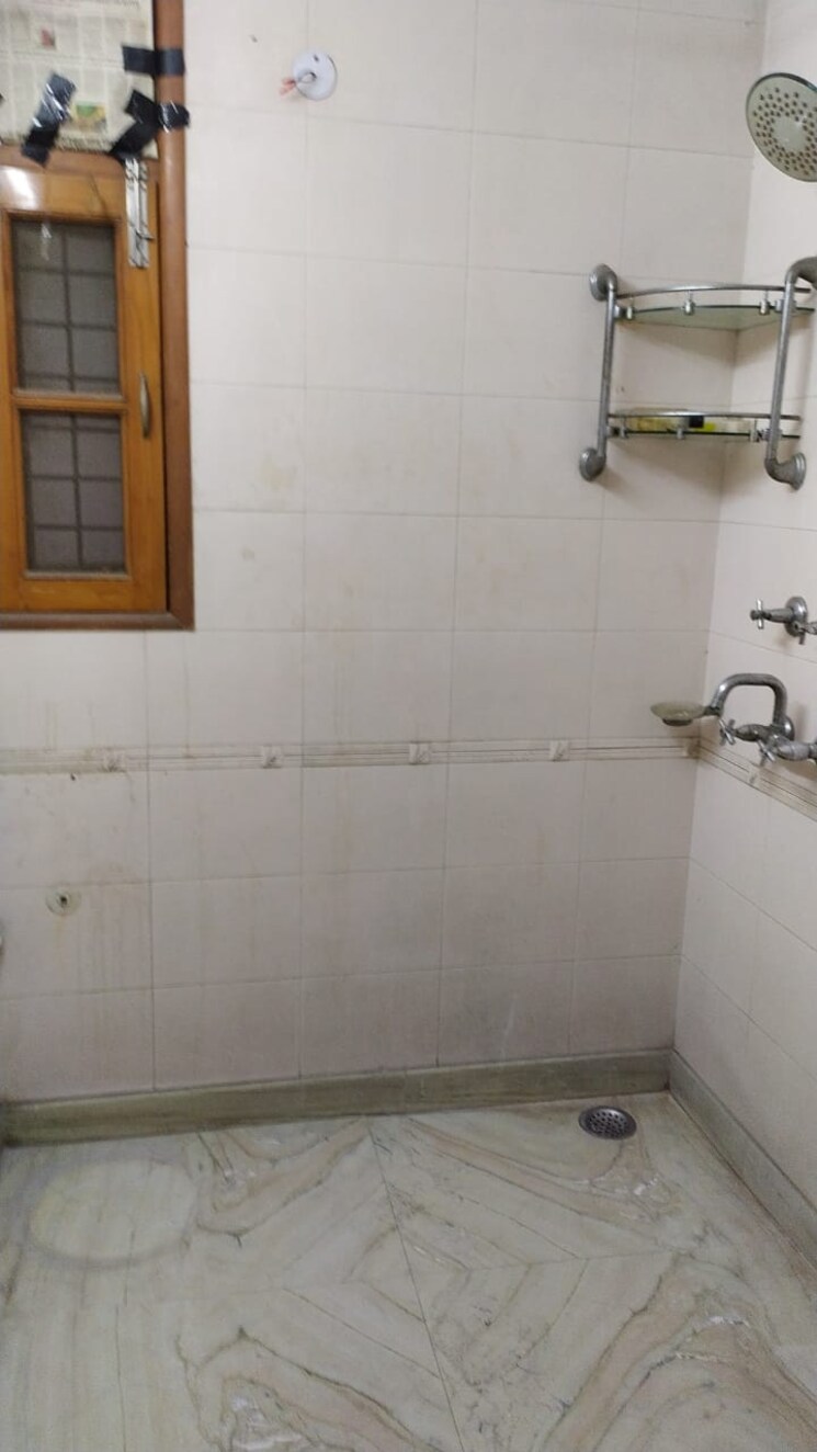 Bathroom, vivekanand-apartments 3 Bedroom 1550 Sq.Ft. Apartment In Rohini Sector 8 Delhi 8517190
