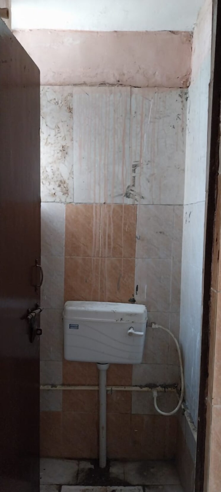 Bathroom, sector 10 greater noida 1.5 Bedroom 35 Sq.Yd. Apartment In Sector 10 Greater Noida Greater Noida 8517262