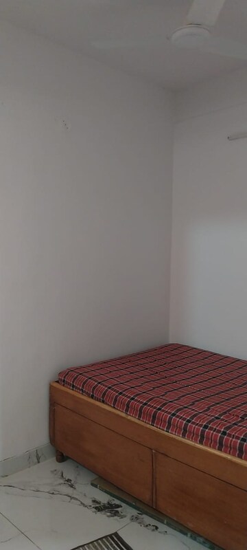 Room in 1.5 BHK Apartment at Sector 10 Greater Noida – for Rent