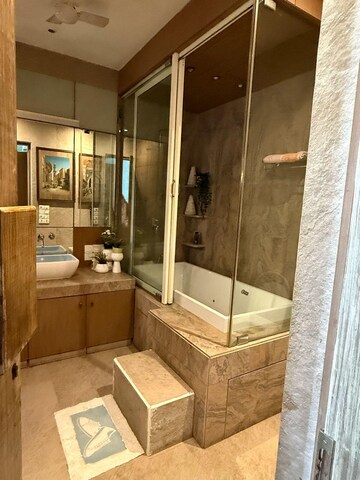 Attached Bathroom in 4 BHK Apartment at Kalpataru Horizon, Worli – for Sale