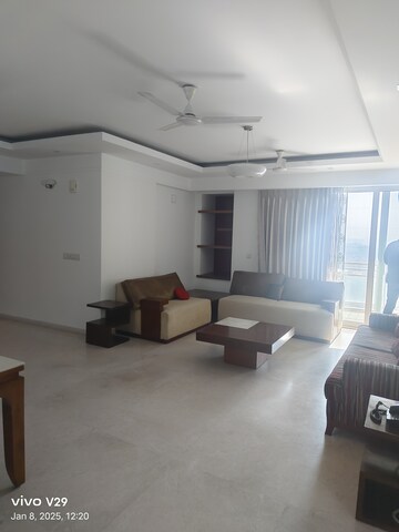 Room in 3 BHK Apartment at Ireo Skyon, Sector 60 – for Rent