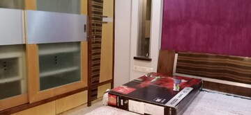 Room in 2 BHK Apartment at Montreal Tower, Andheri West – for Rent