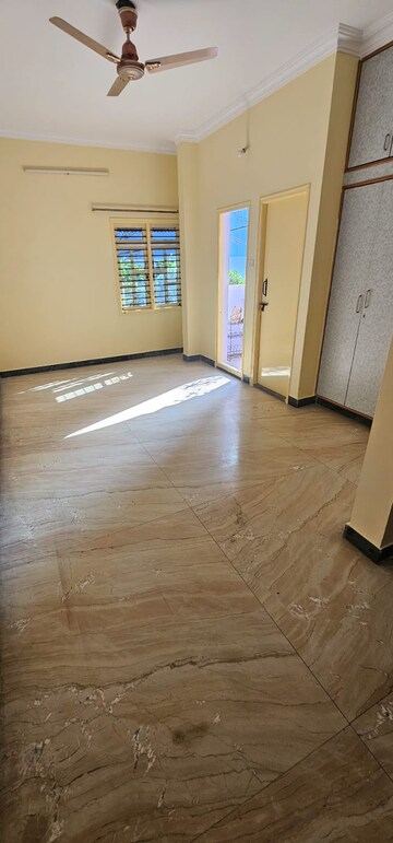 Room in 3 BHK Independent House at Hrbr Layout – for Rent