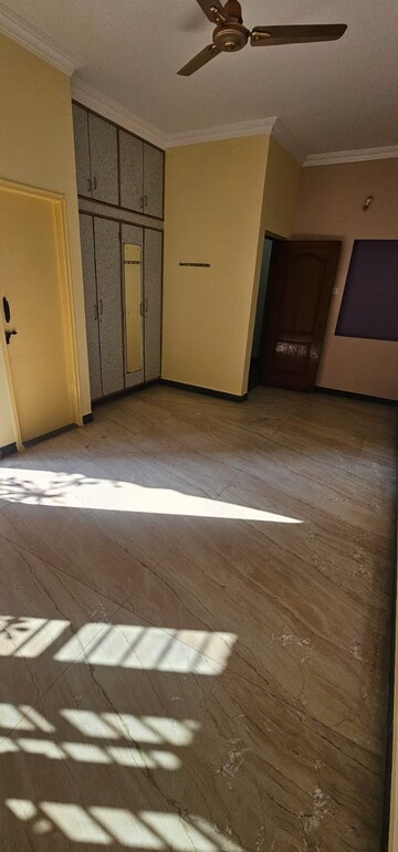 Room in 3 BHK Independent House at Hrbr Layout – for Rent