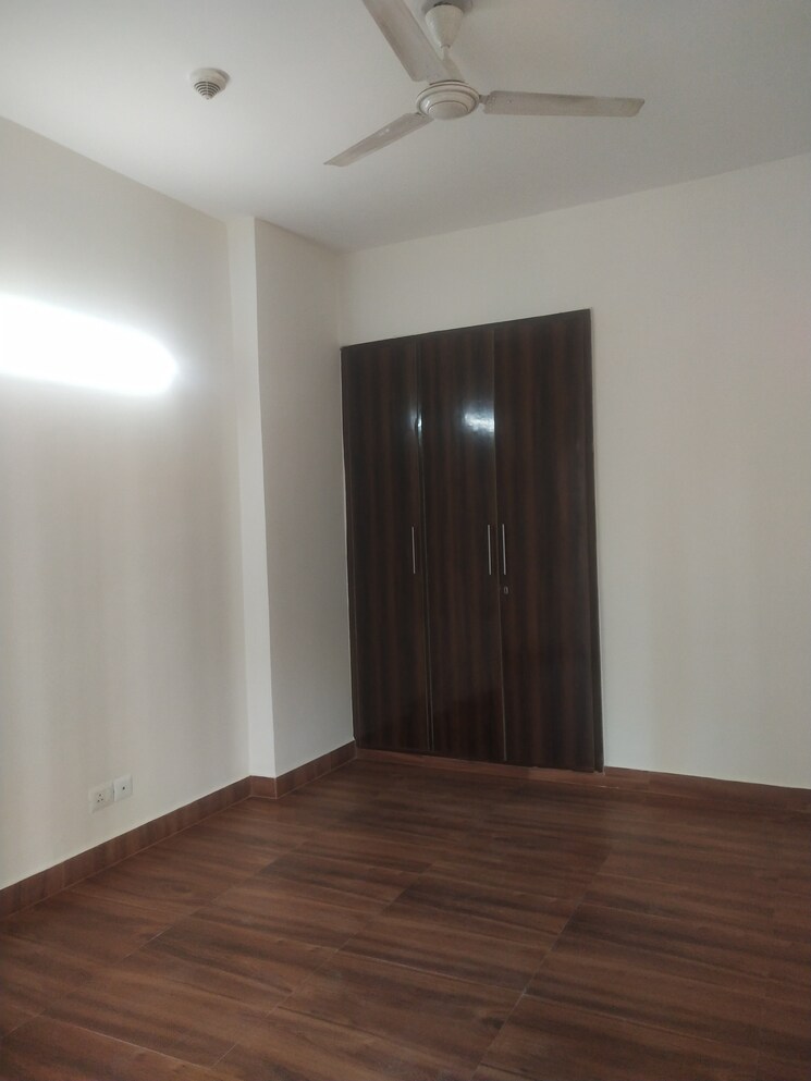 Room, moti nagar 3 Bedroom 1379 Sq.Ft. Apartment In Moti Nagar Delhi 8517527