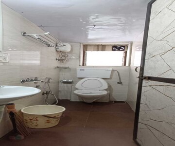 Bathroom in 1.5 BHK Apartment at Matunga East – for Rent