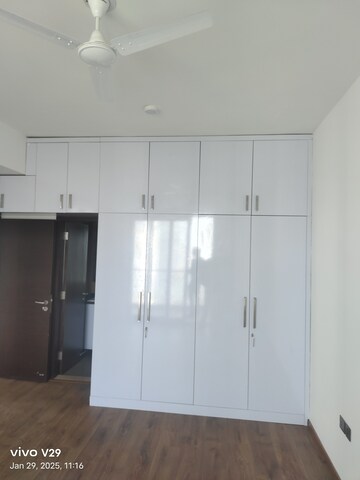 Room in 4 BHK Apartment at Mahindra Luminare, Sector 59 – for Rent