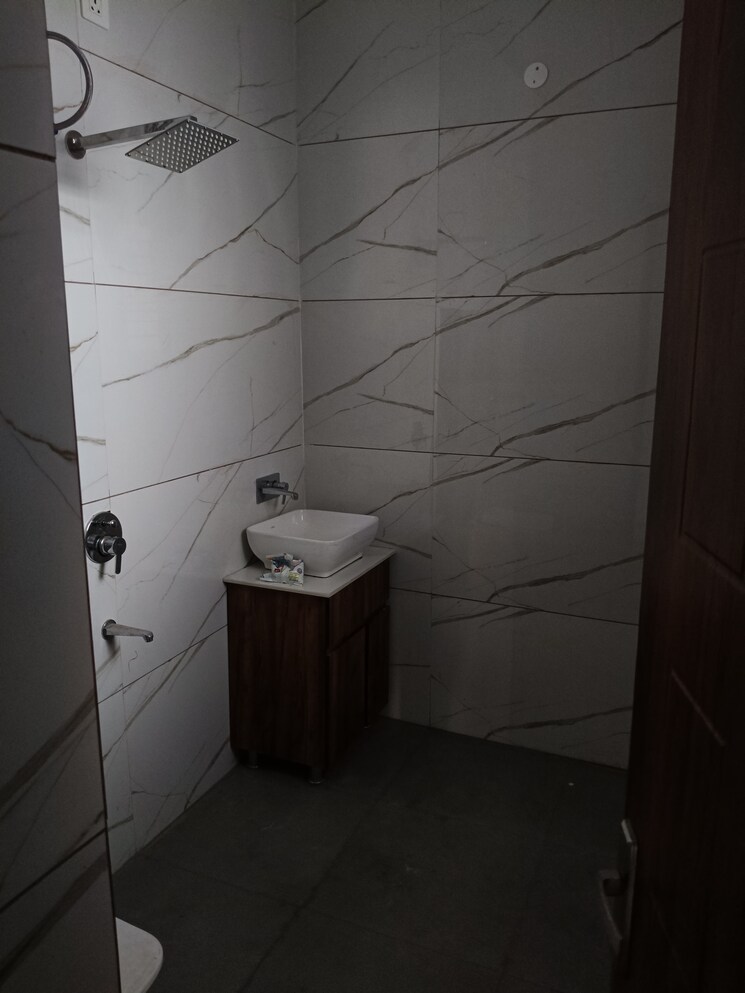 Attached Bathroom, dhakoli 3 Bedroom 2000 Sq.Ft. Builder Floor In Dhakoli Zirakpur 8517583