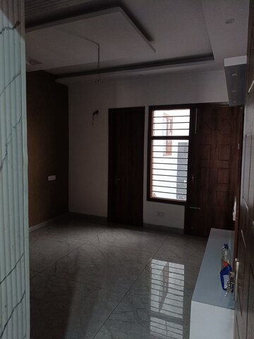 Room in 3 BHK Builder Floor at Dhakoli Village – for Rent