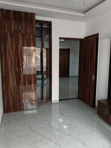 Room in 3 BHK Builder Floor at Dhakoli Village – for Rent