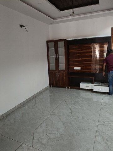 Room in 3 BHK Builder Floor at Dhakoli Village – for Rent
