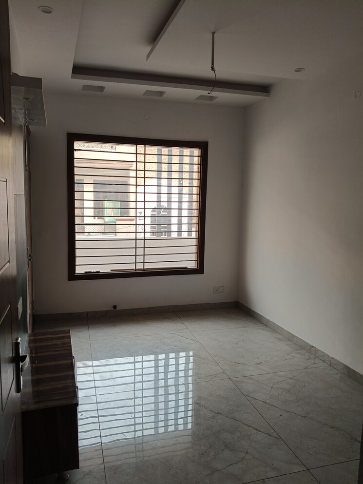 Room, dhakoli 3 Bedroom 2000 Sq.Ft. Builder Floor In Dhakoli Zirakpur 8517583